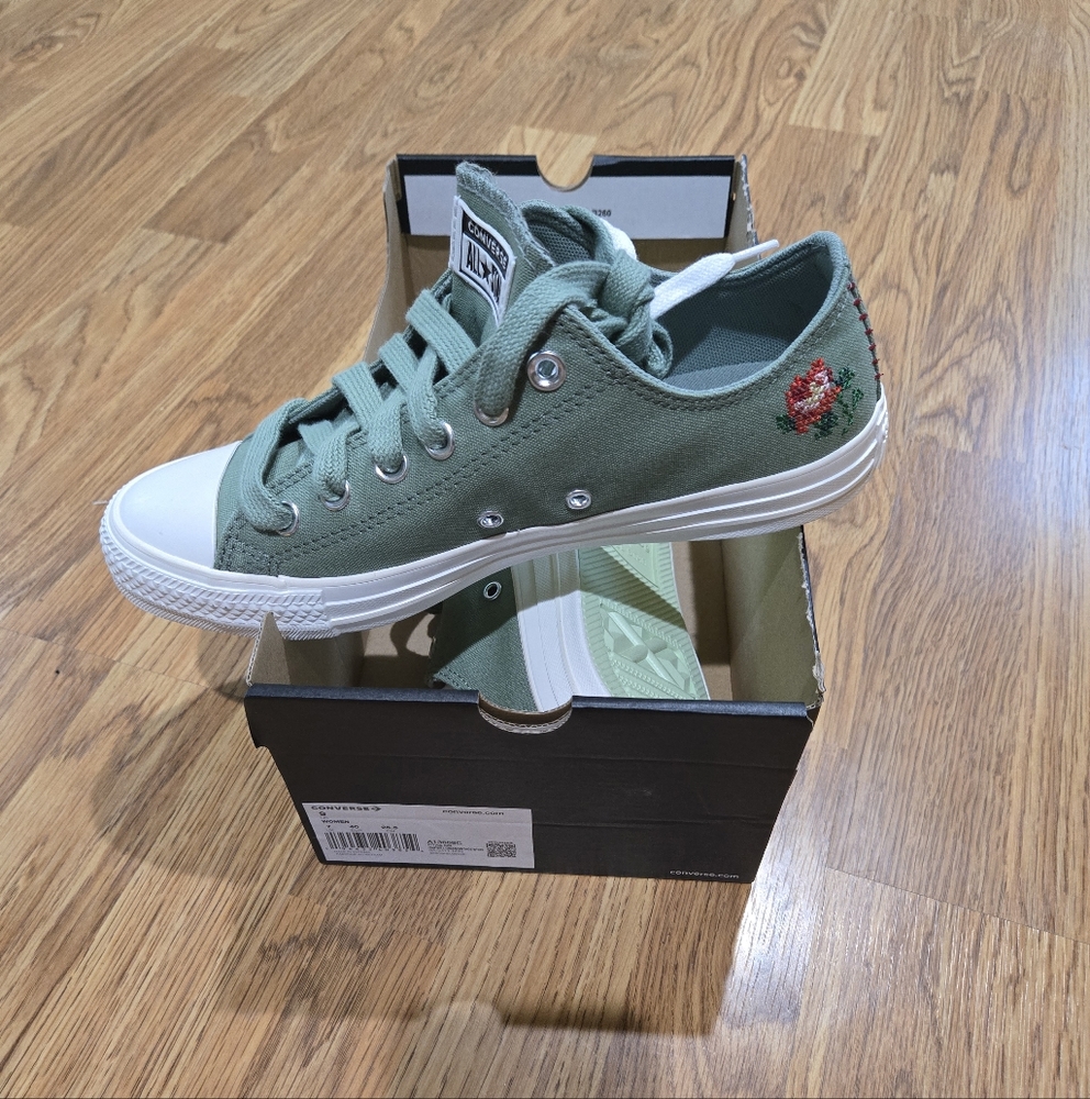 converse  Olive  Sneakers with Floral Detail